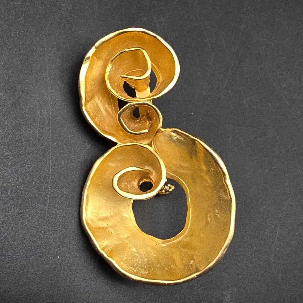 Gold Tone Abstract Swirl Brooch Signed Vintage Costume Jewelry